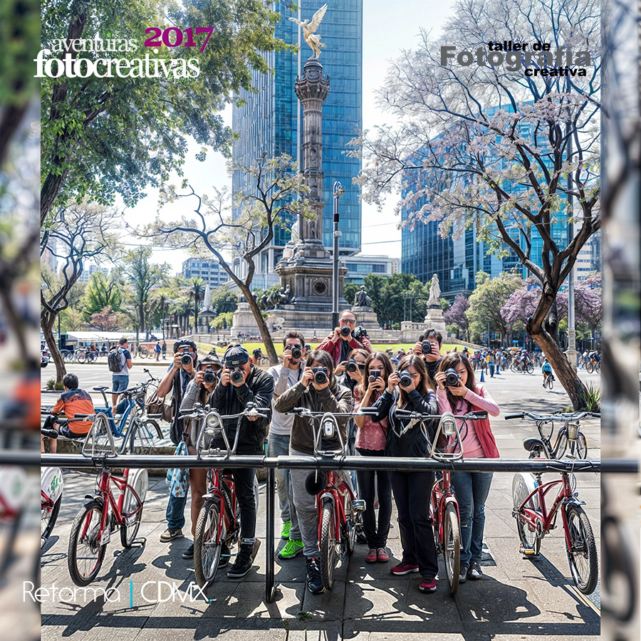 Estudiantes de fotografía capturando imágenes en Monumento Ángel de la Independencia CDMX